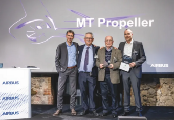 Antoine Baux (Airbus), Dr. Tomasz Krysinski (Airbus), Gerd  Mühlbauer und Martin Albrecht (MT )